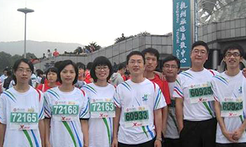 华星创业参加杭州国际马拉松赛的报道